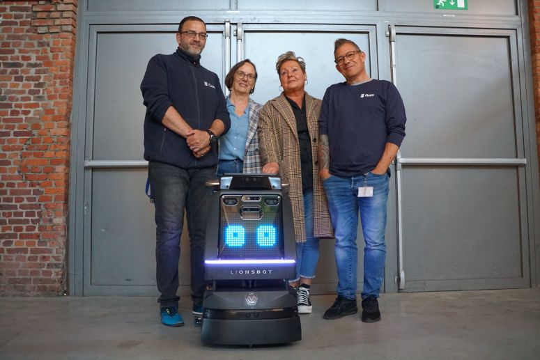 Team met robot